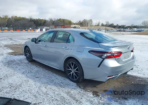2021 Toyota Camry Se z USA, uszkodzony, nr VIN 4T1G11AK8MU553796